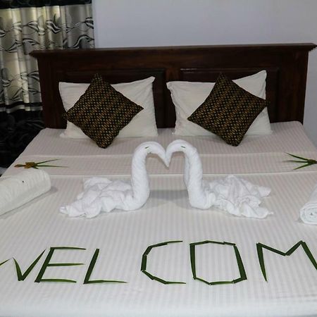 Deshani Holiday Inn Дамбулла Екстер'єр фото