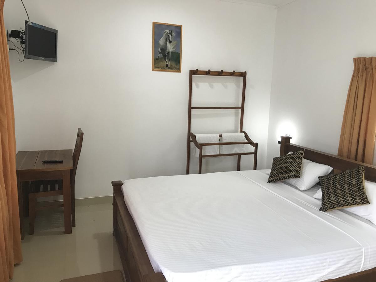 Deshani Holiday Inn Дамбулла Екстер'єр фото