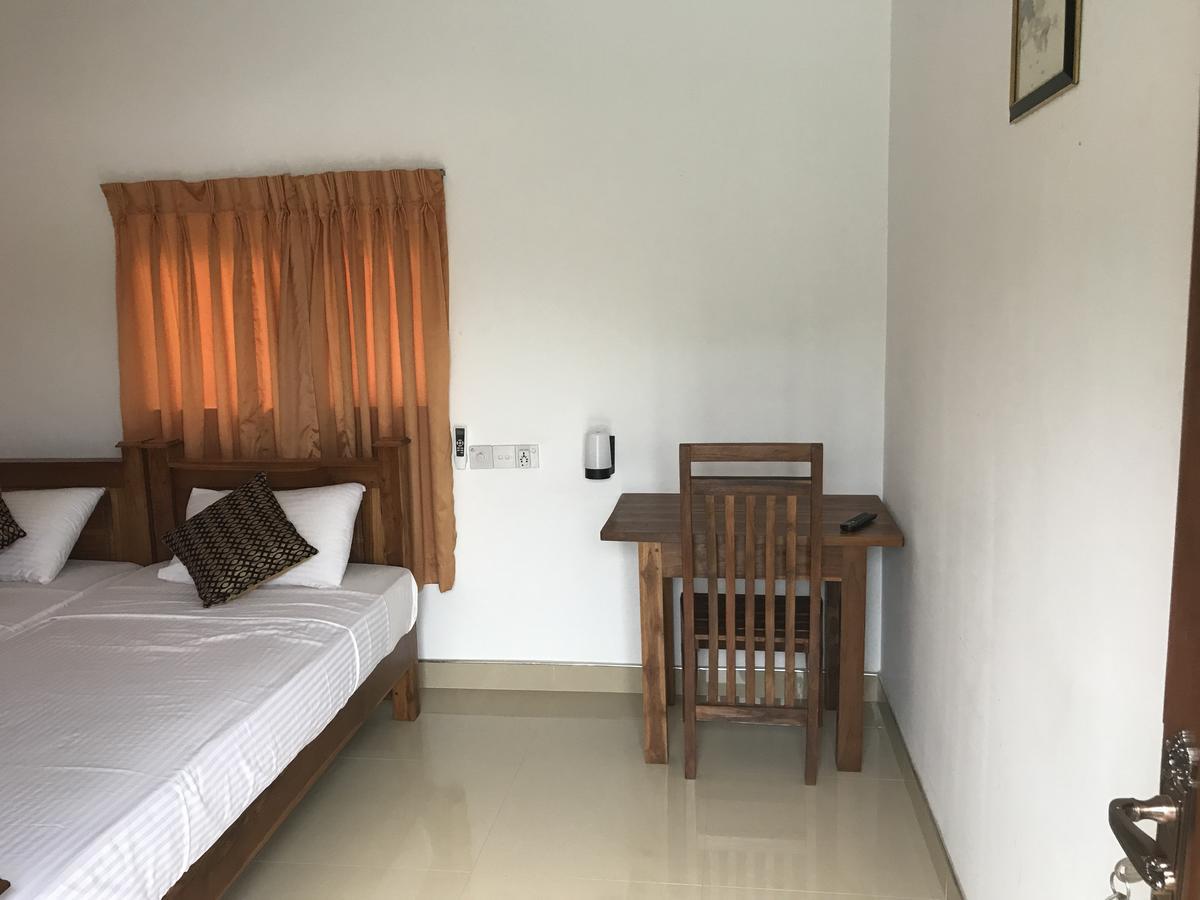 Deshani Holiday Inn Дамбулла Екстер'єр фото