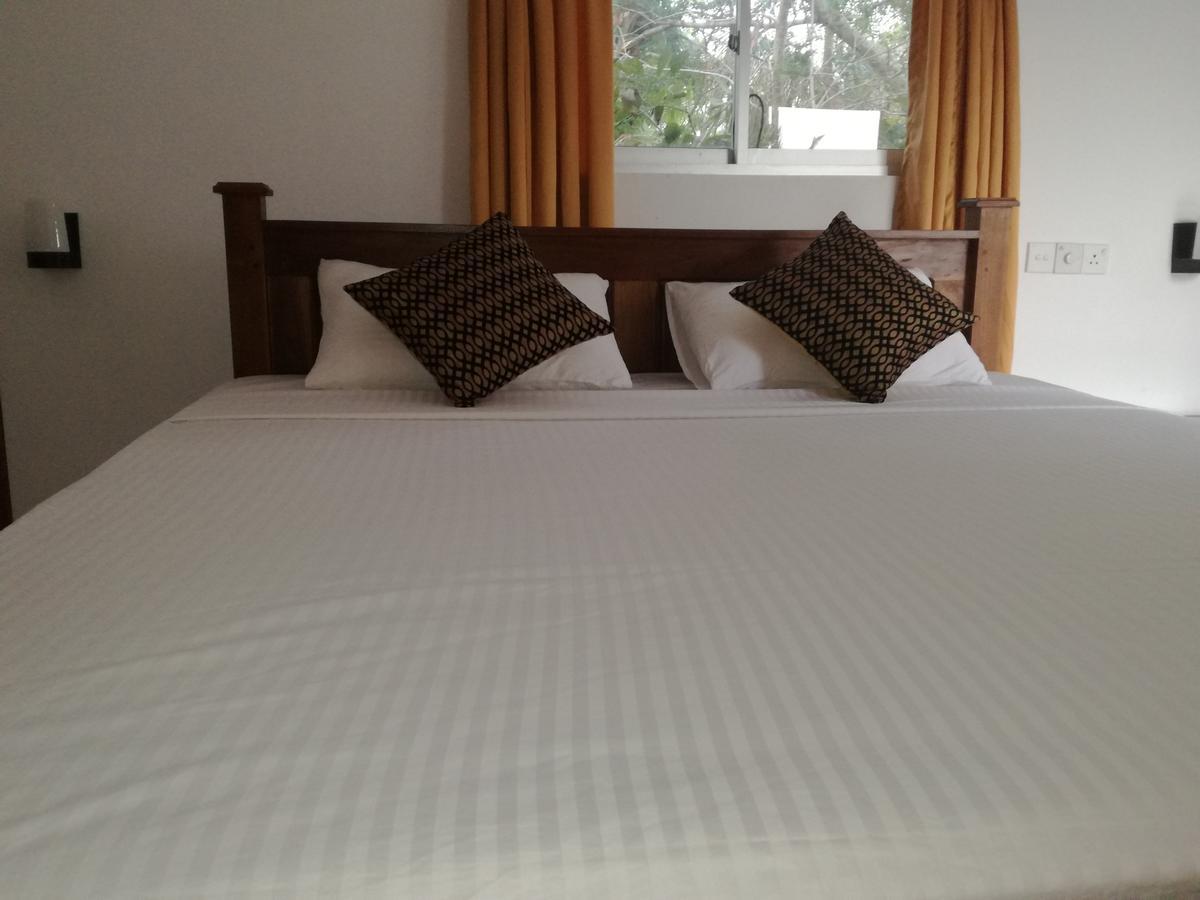 Deshani Holiday Inn Дамбулла Екстер'єр фото