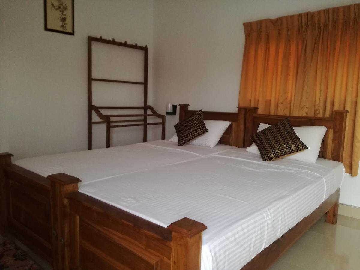 Deshani Holiday Inn Дамбулла Екстер'єр фото