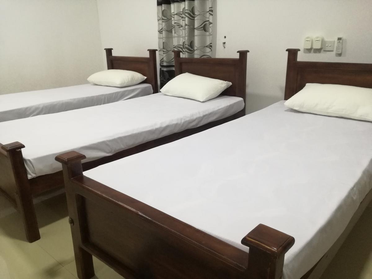 Deshani Holiday Inn Дамбулла Екстер'єр фото