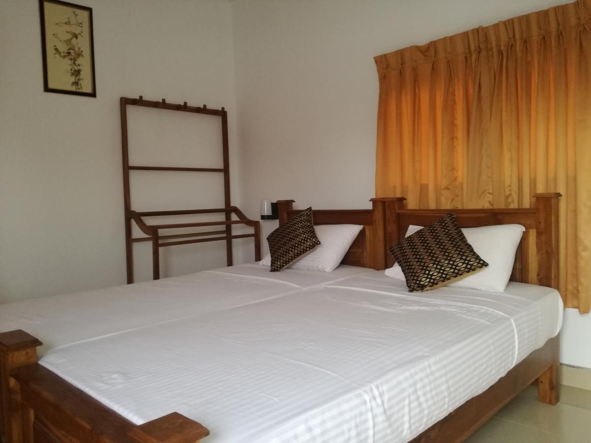 Deshani Holiday Inn Дамбулла Екстер'єр фото