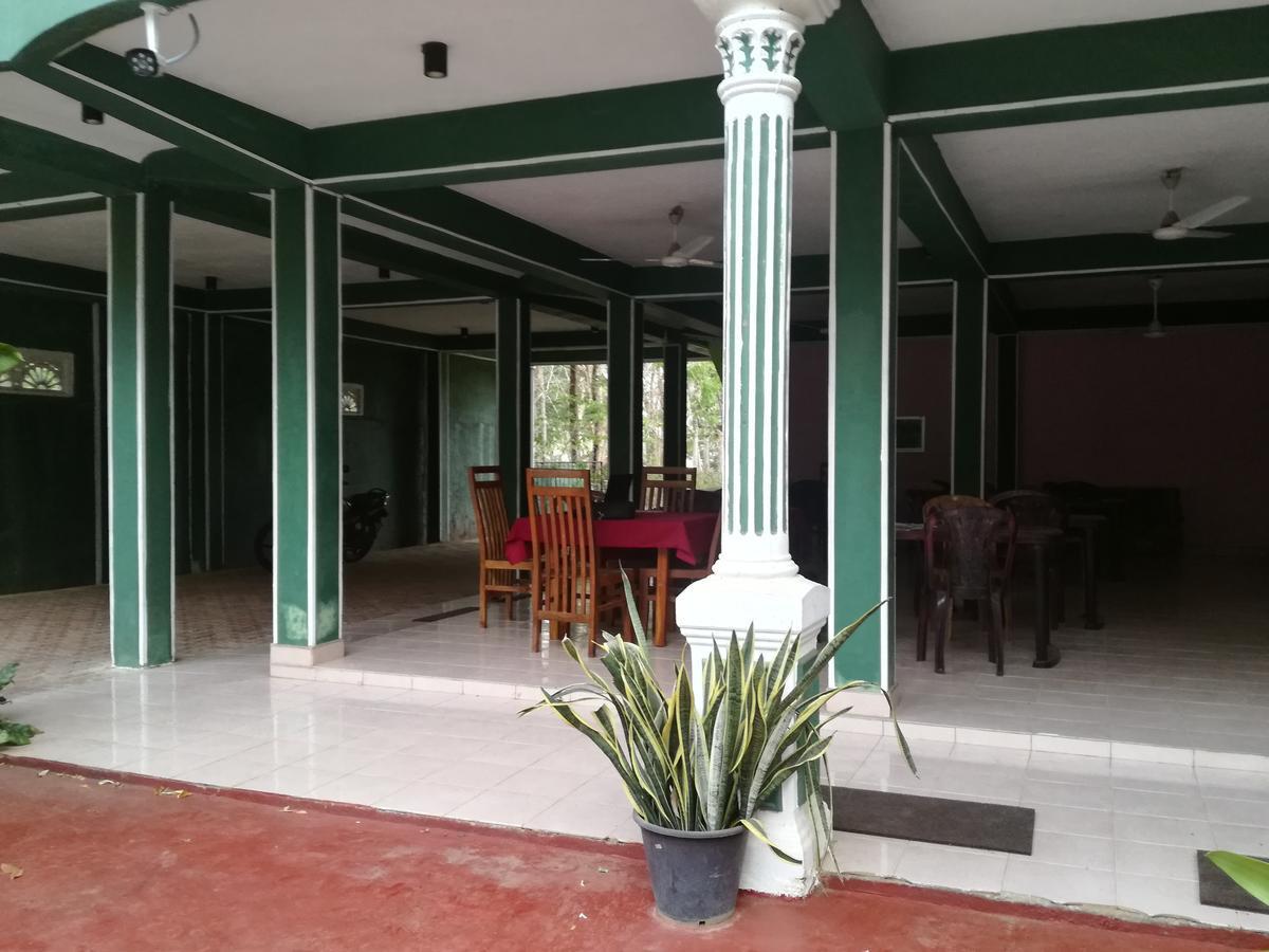Deshani Holiday Inn Дамбулла Екстер'єр фото