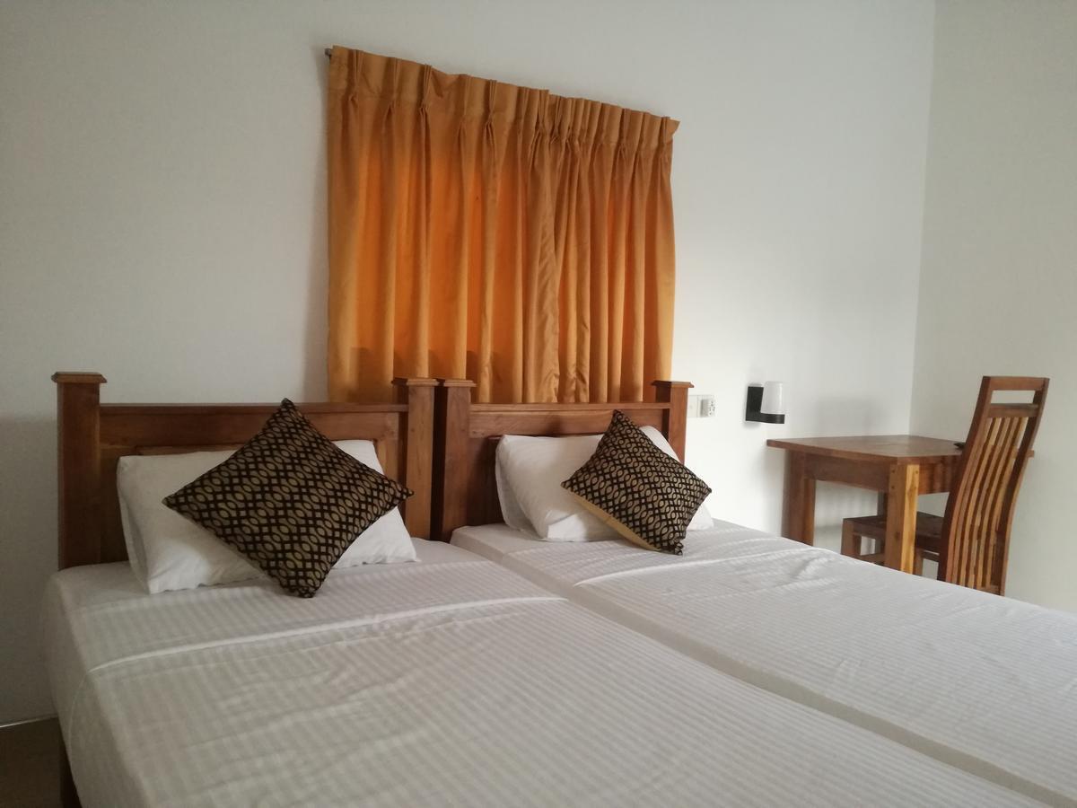 Deshani Holiday Inn Дамбулла Екстер'єр фото