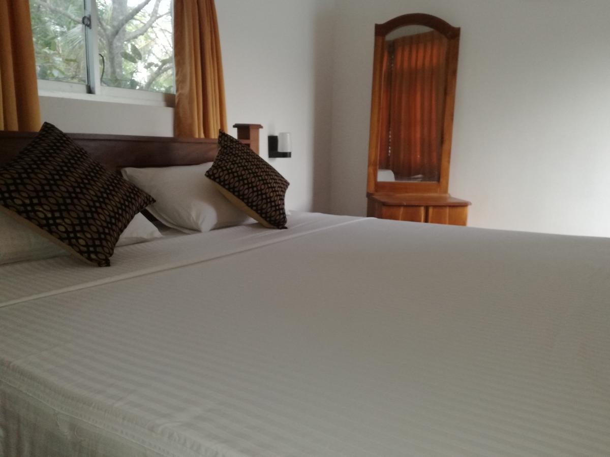 Deshani Holiday Inn Дамбулла Екстер'єр фото