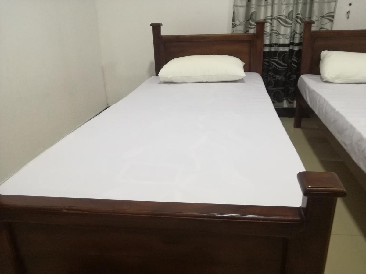 Deshani Holiday Inn Дамбулла Екстер'єр фото