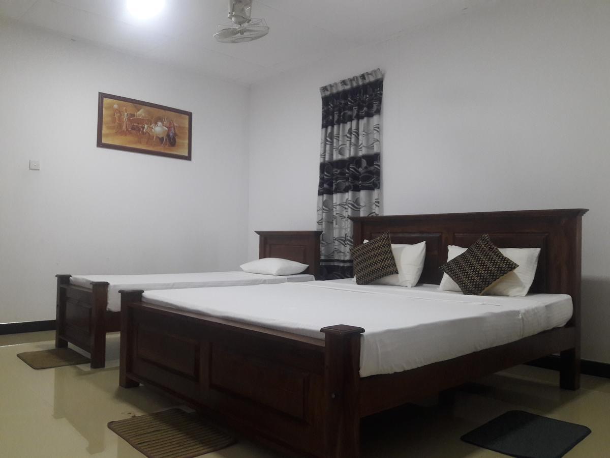 Deshani Holiday Inn Дамбулла Екстер'єр фото