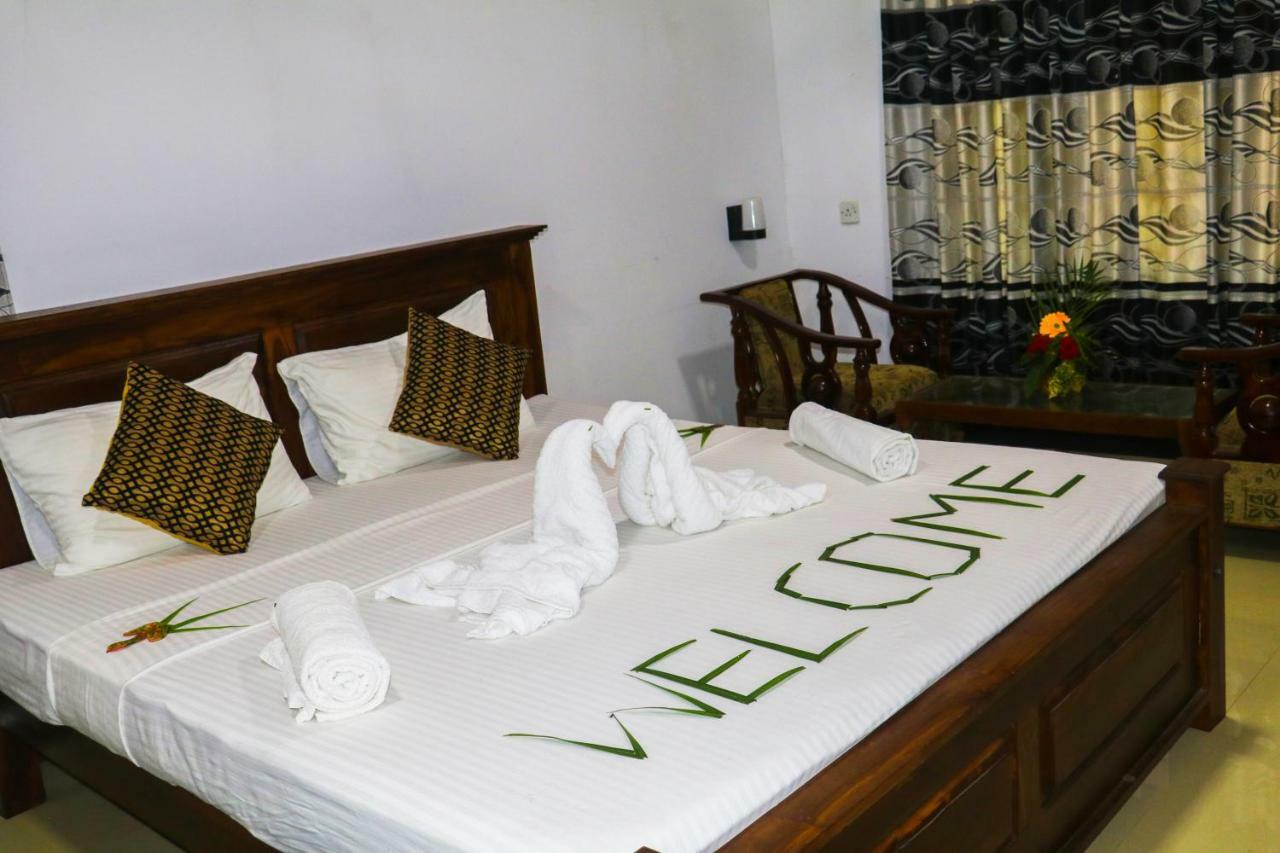 Deshani Holiday Inn Дамбулла Екстер'єр фото