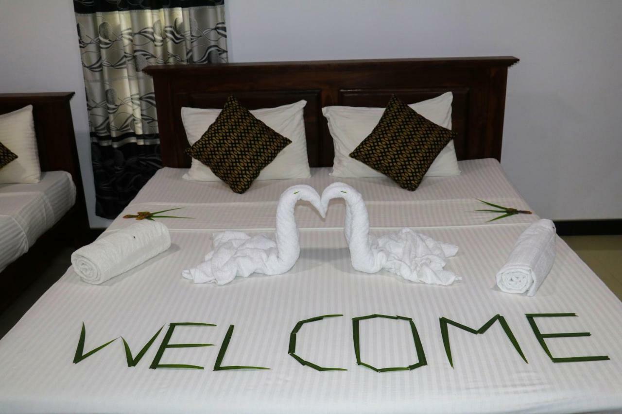 Deshani Holiday Inn Дамбулла Екстер'єр фото