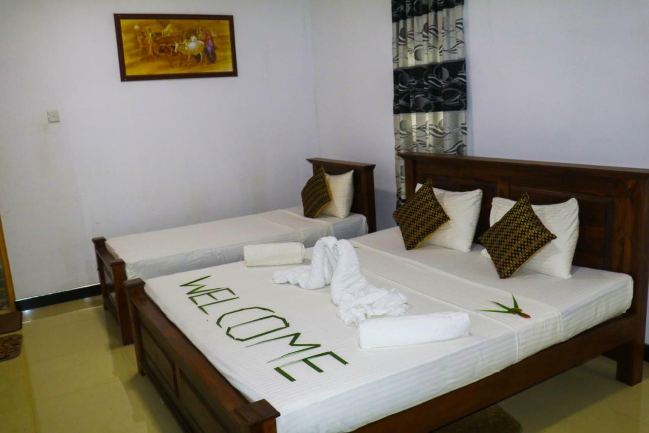 Deshani Holiday Inn Дамбулла Екстер'єр фото