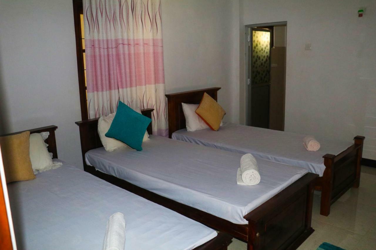 Deshani Holiday Inn Дамбулла Екстер'єр фото