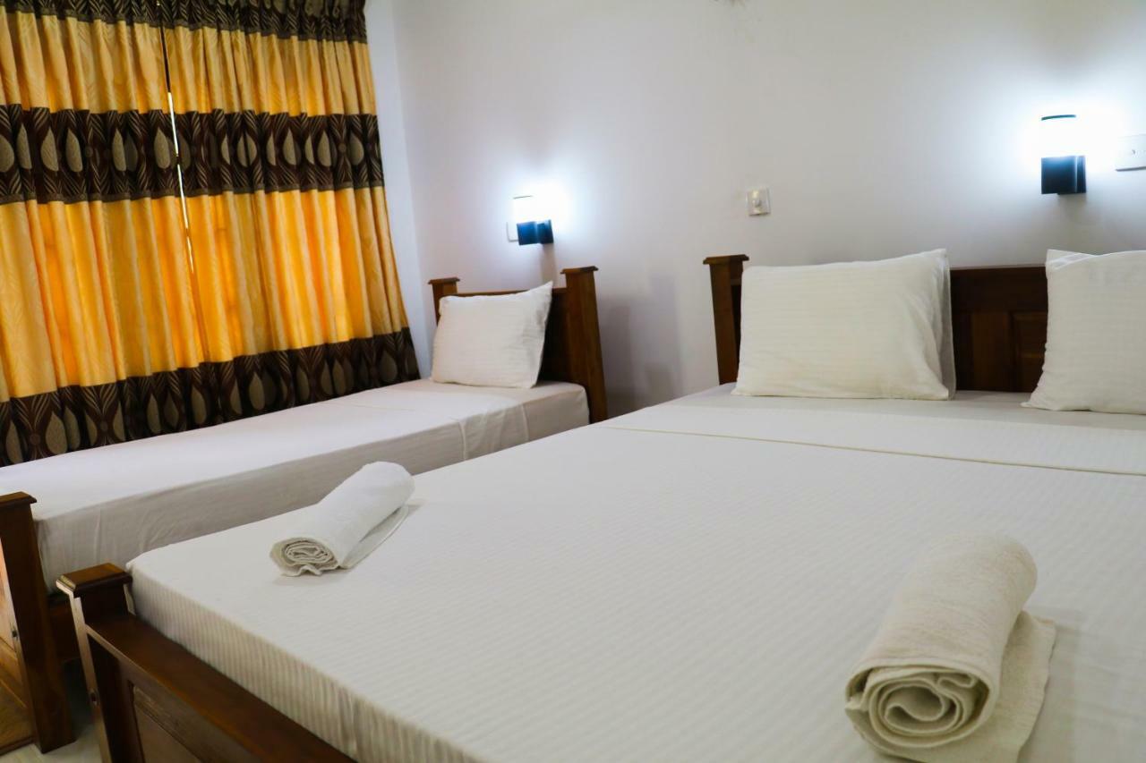 Deshani Holiday Inn Дамбулла Екстер'єр фото