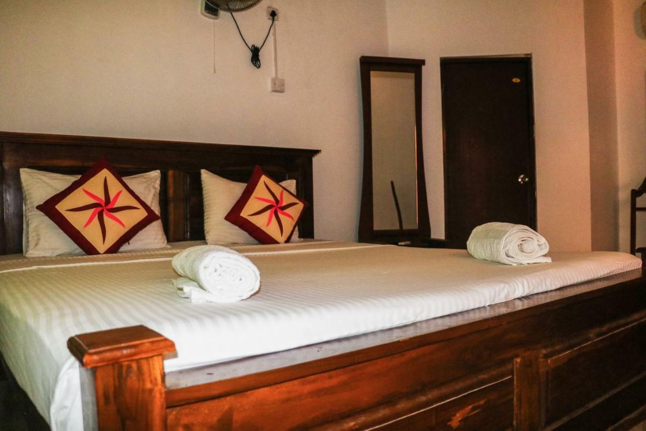 Deshani Holiday Inn Дамбулла Екстер'єр фото
